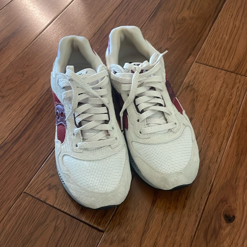 Saucony unisex tennis shoe